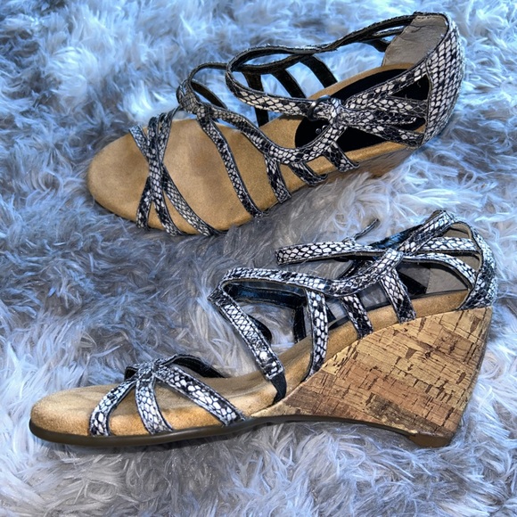Aerosoles Broomstick Snake Print Leather Wedge strappy Sandals Women's 7.5 - Picture 4 of 9